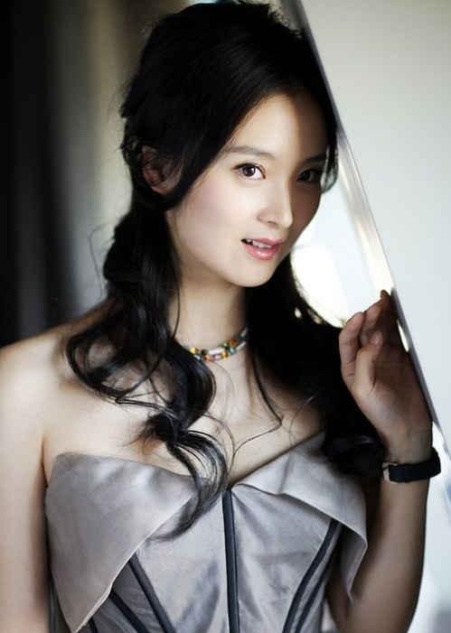 王艳|嫁入豪门后丈夫破产，比起刘涛为夫还债，“晴格格”王艳下场更惨