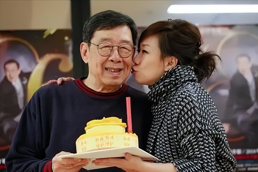 罗兰|只恋爱不领证！90岁歌手求爱成功，88岁女友终身未婚，晚年不孤单