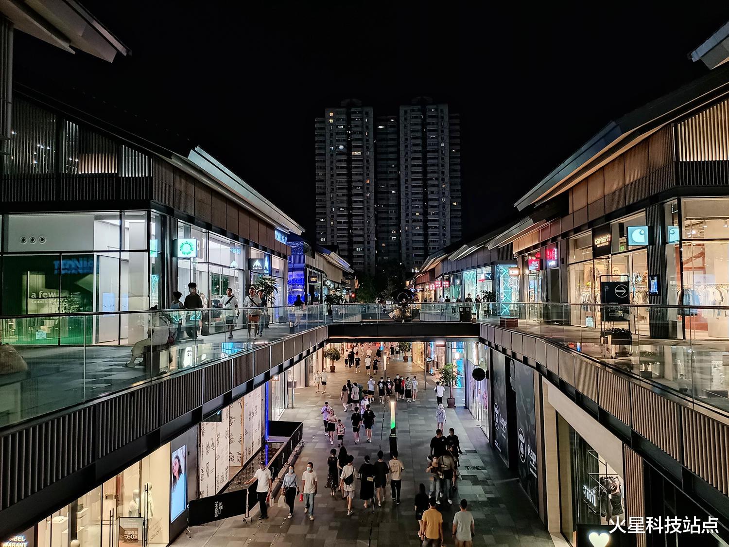 荣耀|国产又推出一款轻薄手机：175克，5000万像素主摄，支持40瓦充电