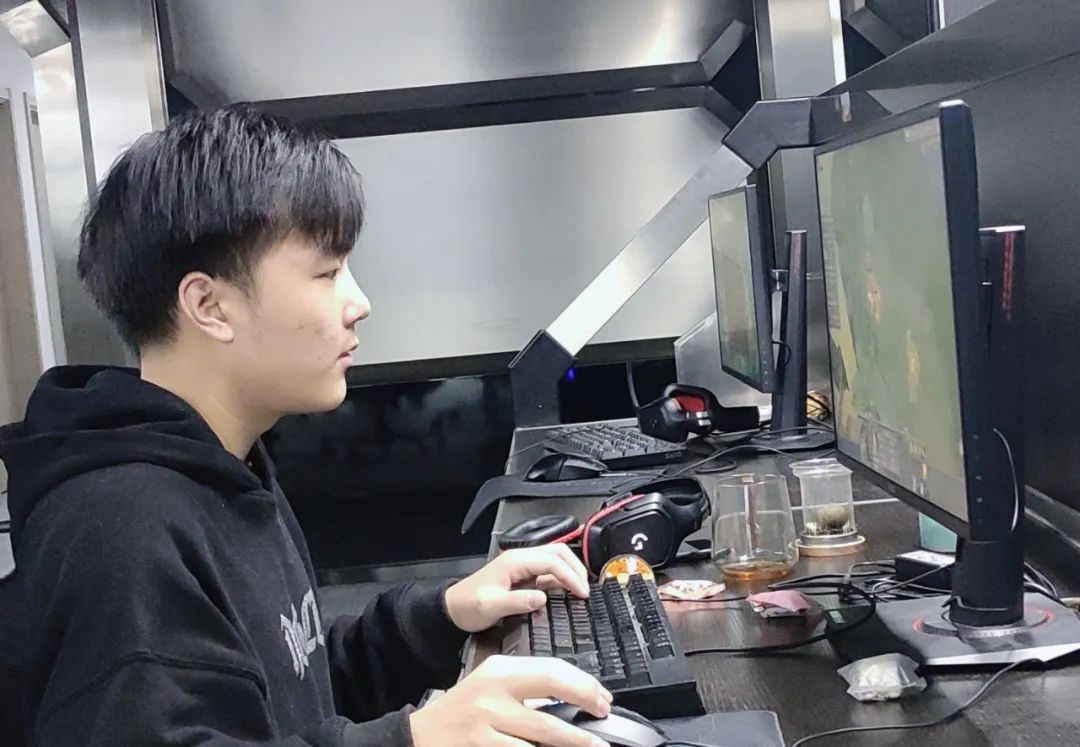 肇庆|职业选手名人堂 | 从替补到冠军，相遇的十年梦三路