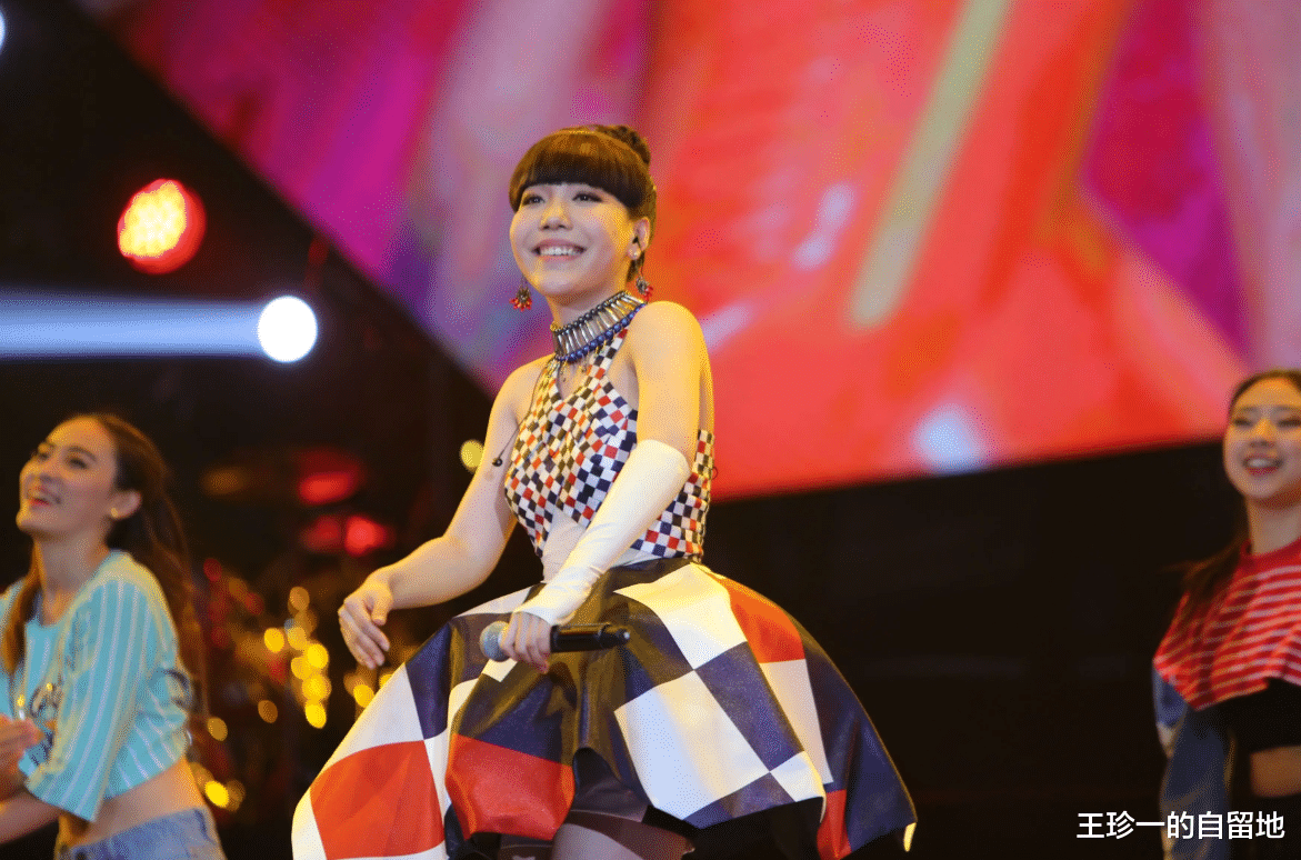 吴莫愁|20岁就红透半边天的吴莫愁，怎么就糊了？