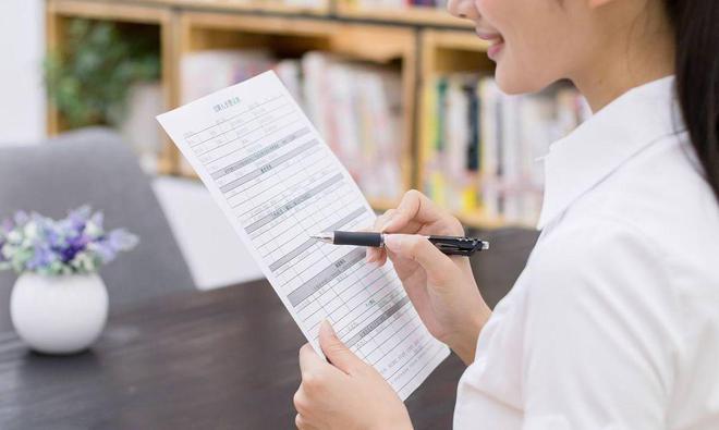 |聘者明明已经带了自己的简历，但是公司还是会让填写应聘登记表