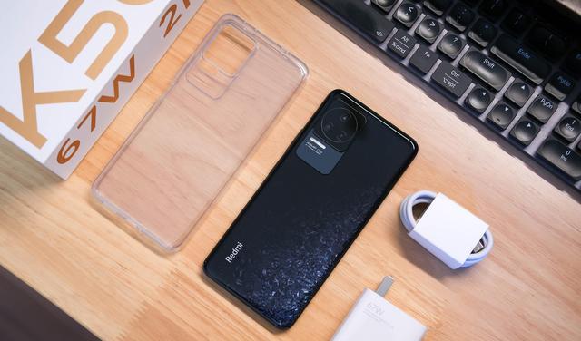 卢伟冰|卢伟冰“不讲武德”，2K屏旗舰售价2179元，还有256GB+5500大电池