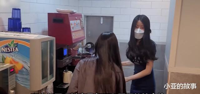 妻子坚持外出打工,丈夫刷到妻子的视频愤怒:他能把你填满是吗?