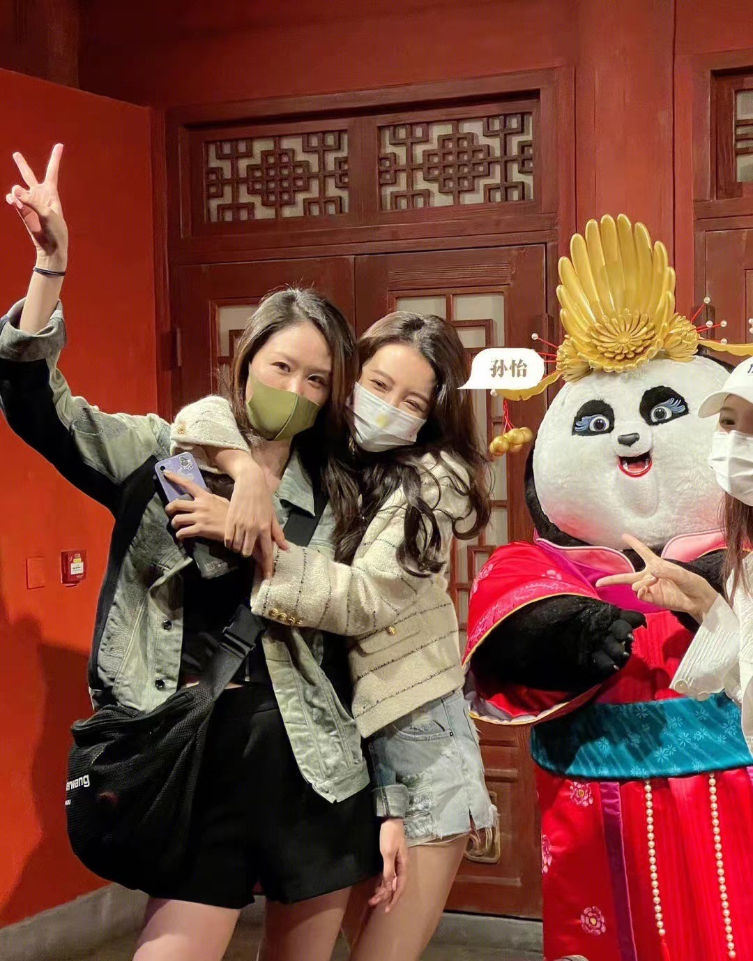 有钱又美又年轻！孙怡近照穿搭将近8万，这才是标准的白富美穿搭