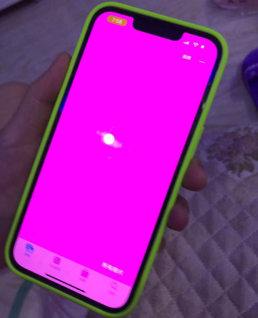 iphone13|iPhone 13出现“重大质量问题”！屏幕突然变粉？