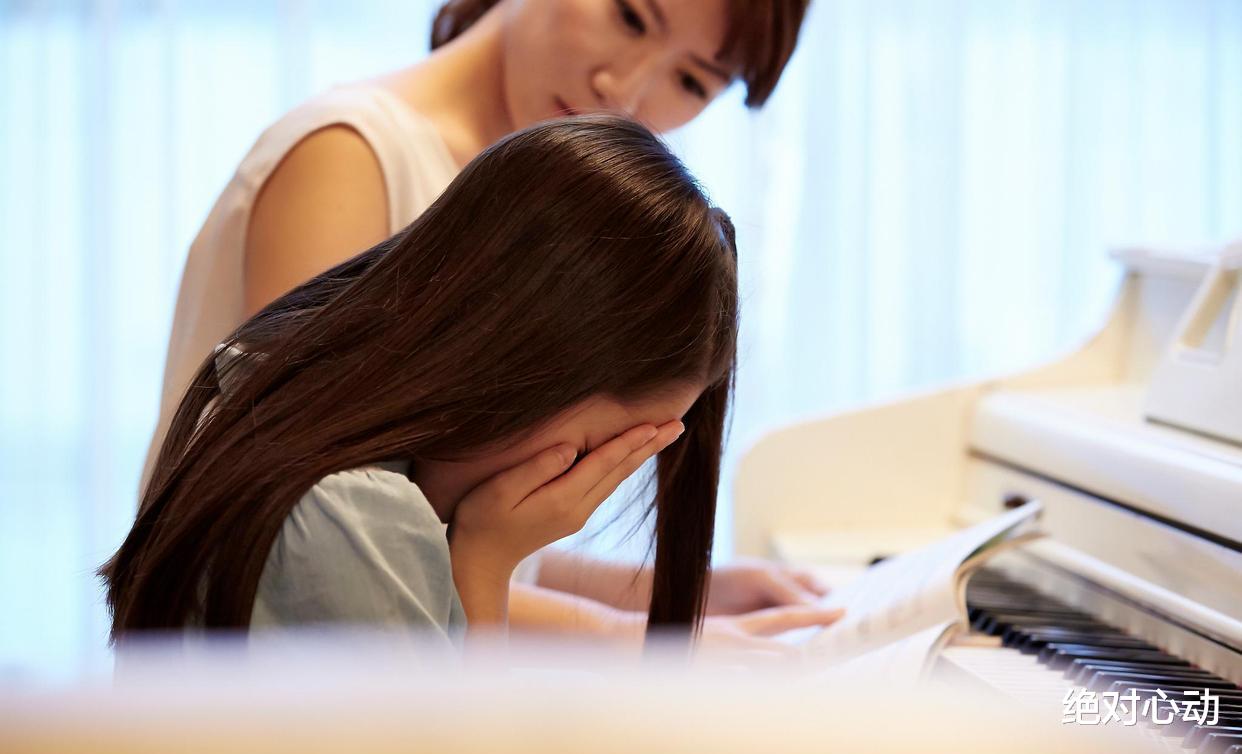 18岁女孩刚考上大学,因拒绝出钱帮助哥哥买房,竟被父亲告上法庭