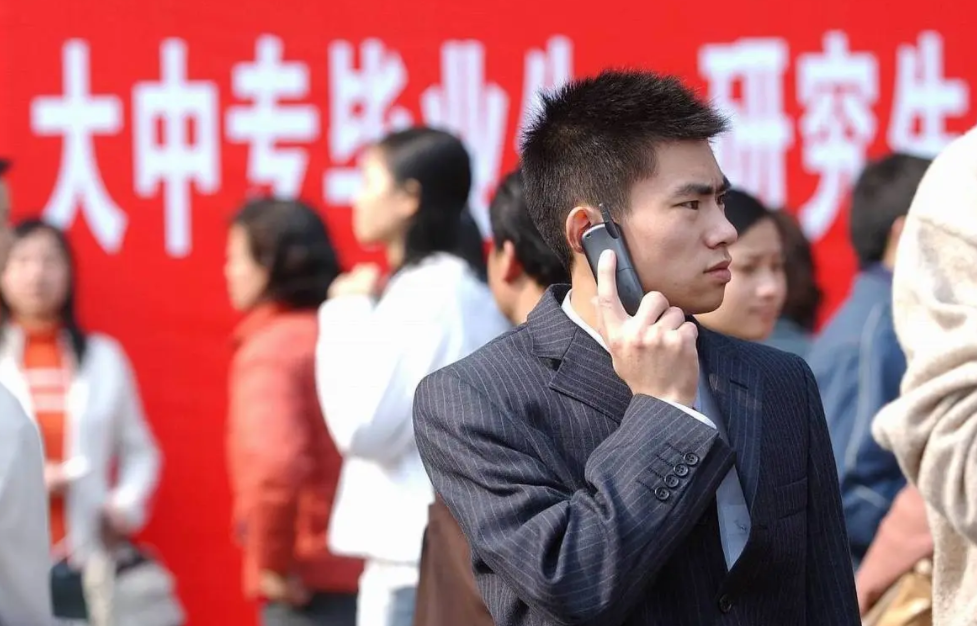 索尼|“应届生啥也不是”,只因“婉拒”面试邀请,HR直接露出两副面孔