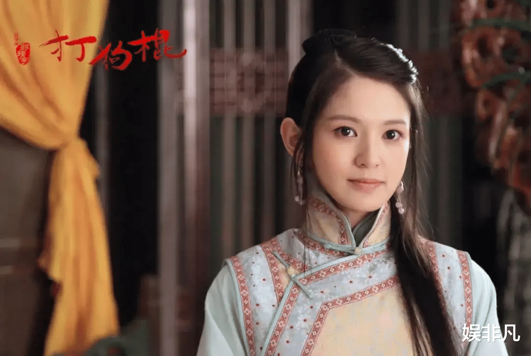 肖茵|“哑格格”肖茵素颜出镜，皮肤白皙，颜值仍不孬