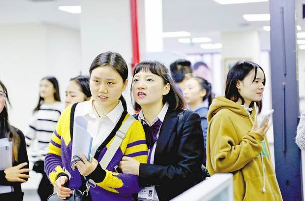 招聘|铁路集团公开招聘了,面试通过就可以上岗,大专生就能报考