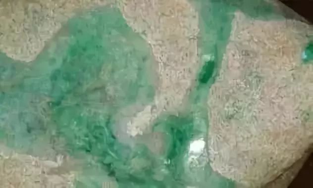 |“神仙难断寸玉”!赌石中,什么样的翡翠皮壳容易出高货?