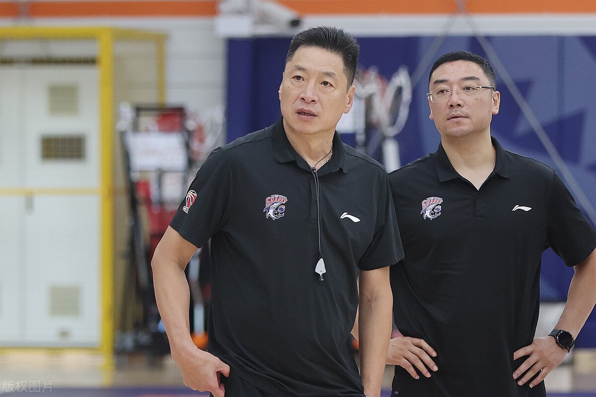 上海男篮|上海男篮迎离队潮！两悍将难获李春江信任，加盟新东家，将成双赢局面