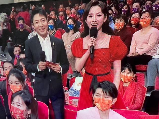 春晚|春晚主持马凡舒成董卿接班人!穿短裙回归节目堪比女明星,气质佳