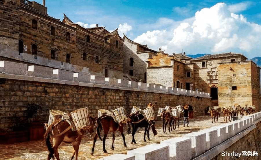 成都|云南有座完全建在山顶的县城,四周都是悬崖,宛若“天空之城”