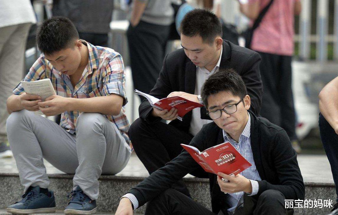 求职|考公入编更“占便宜”的5类专业，招录数量大，学生上岸更有盼头