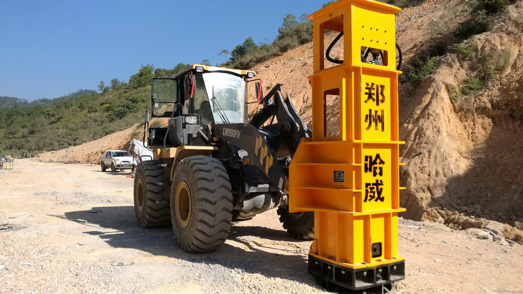高速液压夯实机和强夯的原理相同吗?铲车改打夯机的广泛应用