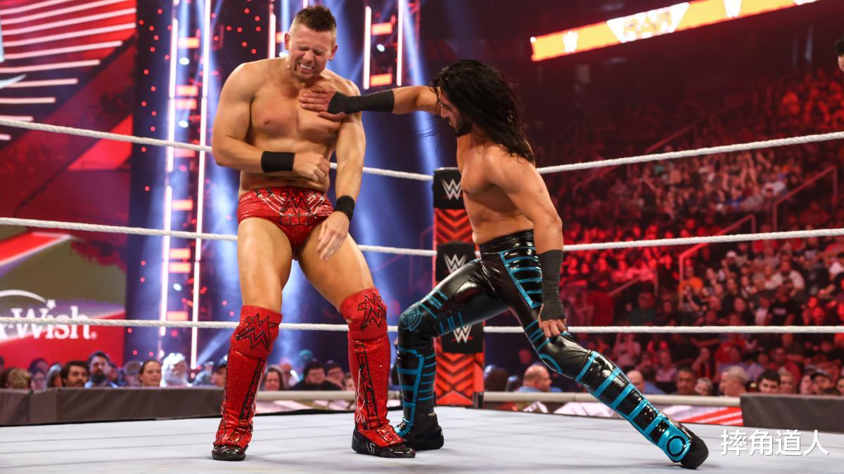 米兹|WWE终于想起了还有个明日华，理论仔一条短信就把米兹给卖了！