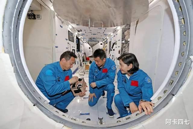 宇宙真空还能吹空调?梦天实验舱运输照曝光,两个装置引发热议
