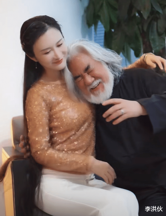 徐克|导演徐克小30岁女友被拍,颜值身材一般,气质很“城乡结合部”