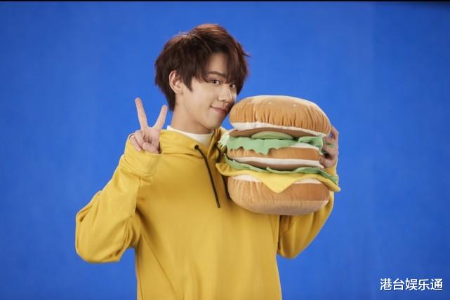 演唱会|香港第一天团:演唱会黄牛票卖到44万一张,粉丝充会员也买票难?