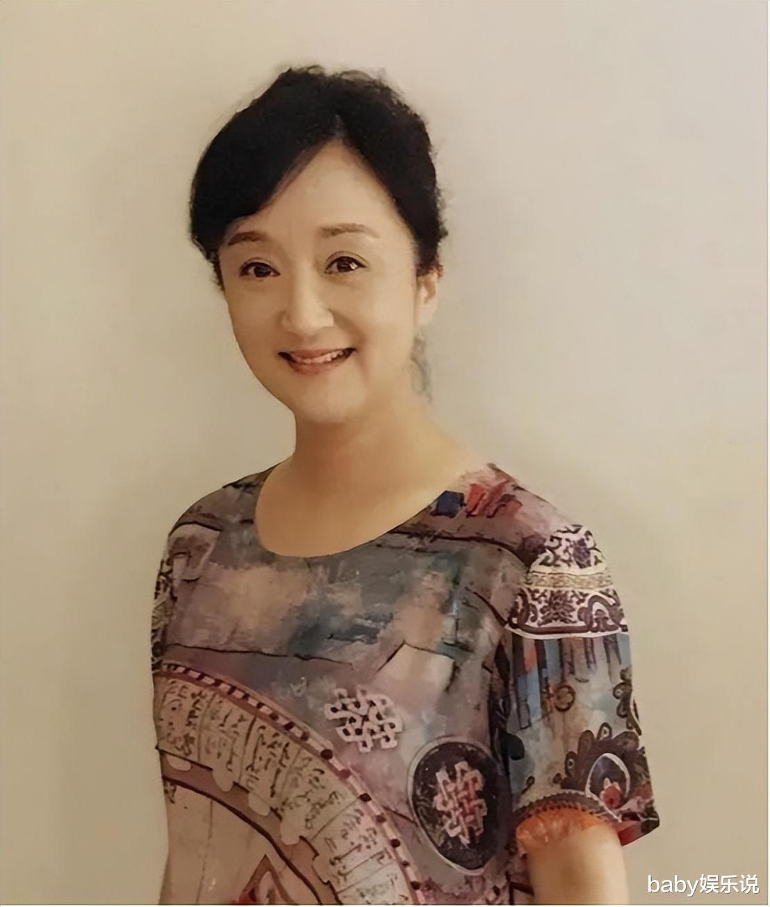 杨昆|杨昆:61岁无儿无女,退休金2500别墅被拍卖,如今过得怎样