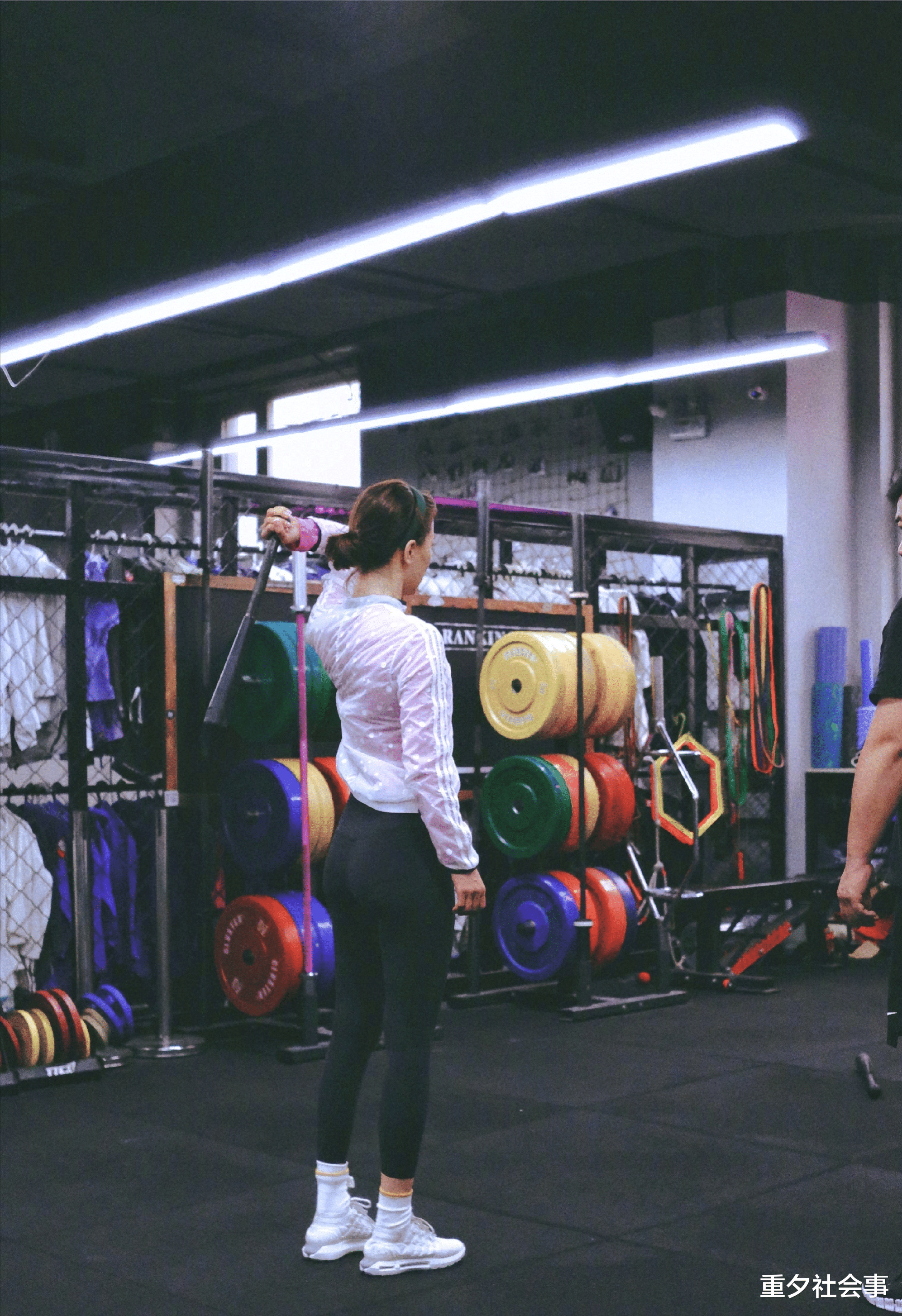 王珞丹|王珞丹近照曝光，管理身材用心生活，38岁单身一人至今未婚