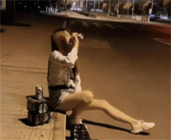 醉酒女乘客下车呕吐时坠亡,家属起诉司机索赔95万,武汉法院判了