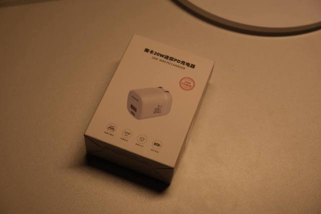 iphone11|南卡C2小身材双口快充头-出行的便携新选择