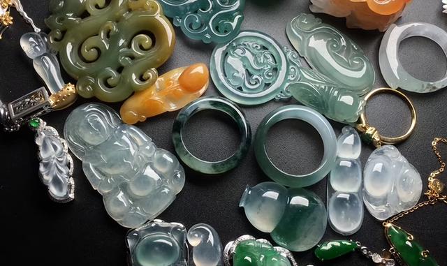 翡翠|翡翠价格仍在持续暴涨，若一年收藏一块儿，十年后会发生什么？