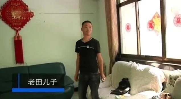河南一男子喝农药自杀,葬礼时却站了起来,村民:刚好,坐下吃席