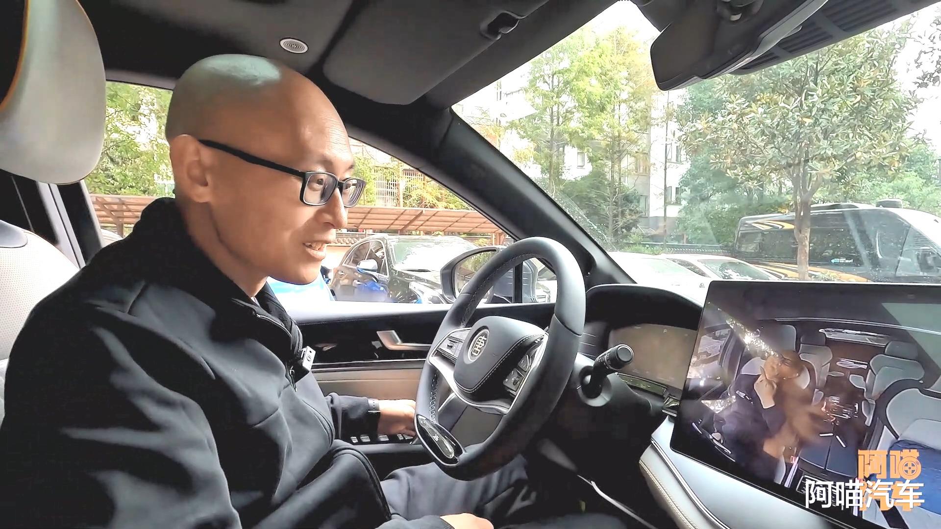 车内摄像头安全吗?看了喵哥的尴尬遭遇,你恐怕就无法接受了