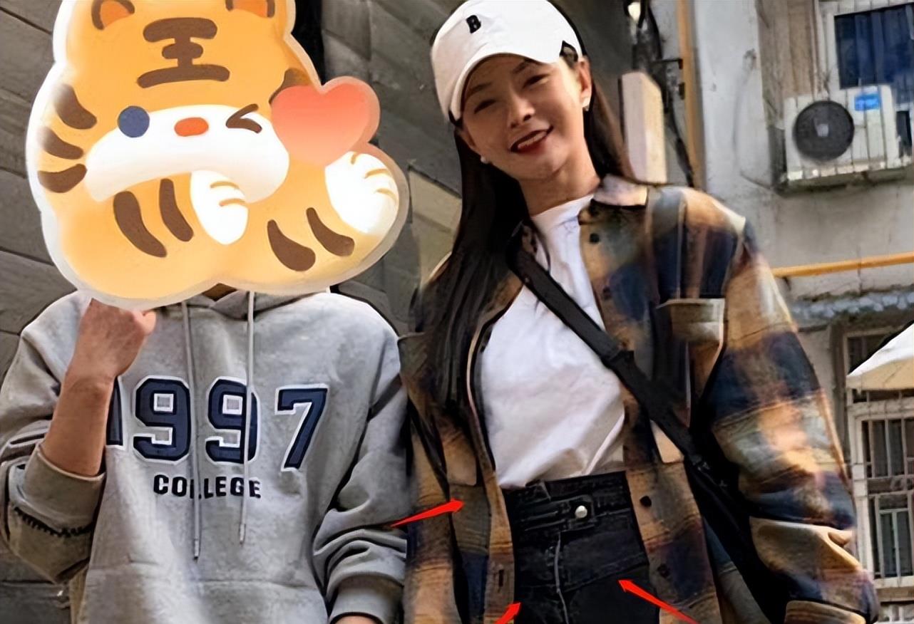 沈梦辰|湖南广电偶遇沈梦辰，脸部浮肿肚子消失，被曝签婚前协议：没救了