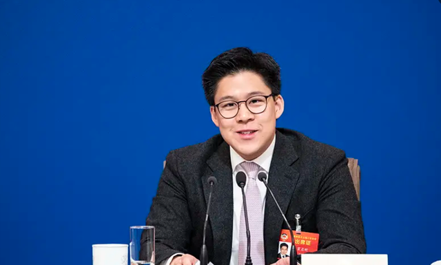 霍启刚|为了更多人的安全，霍启刚不惜得罪李嘉诚家族，要求暂停演唱会