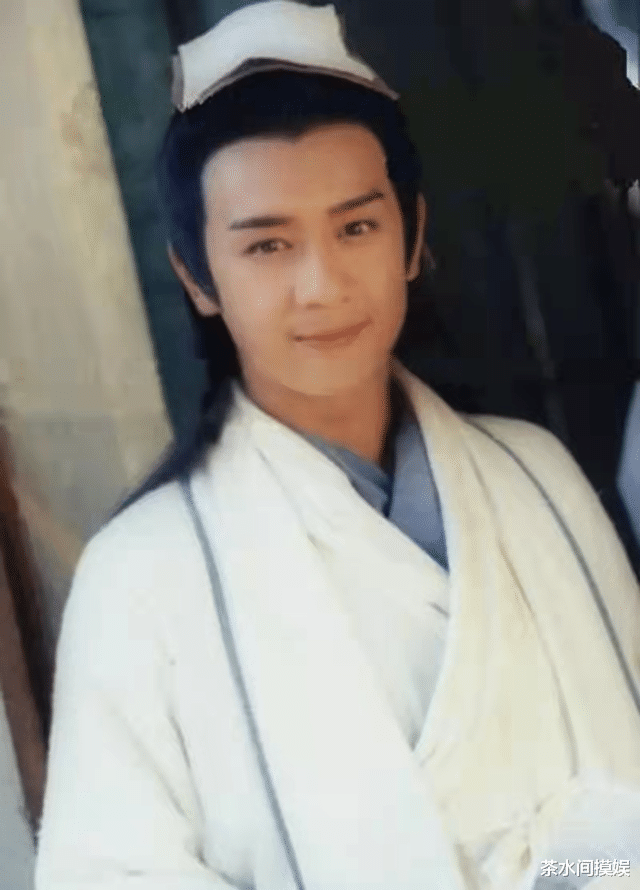 整容|脸僵面肿耳变形，这10位明星本可以自然老去，偏要整容成“畸形”