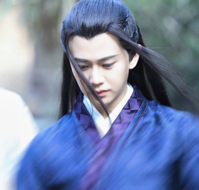 黑头 影视占据半壁江山:“龙须发型”最绝,如今仅8位男主能撑住