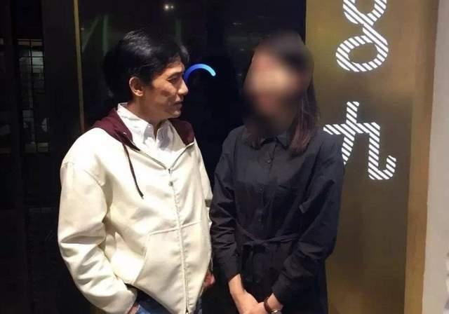 成龙|没想到2022年一开始，成龙和黄渤，就给许多大明星，敲响了警钟