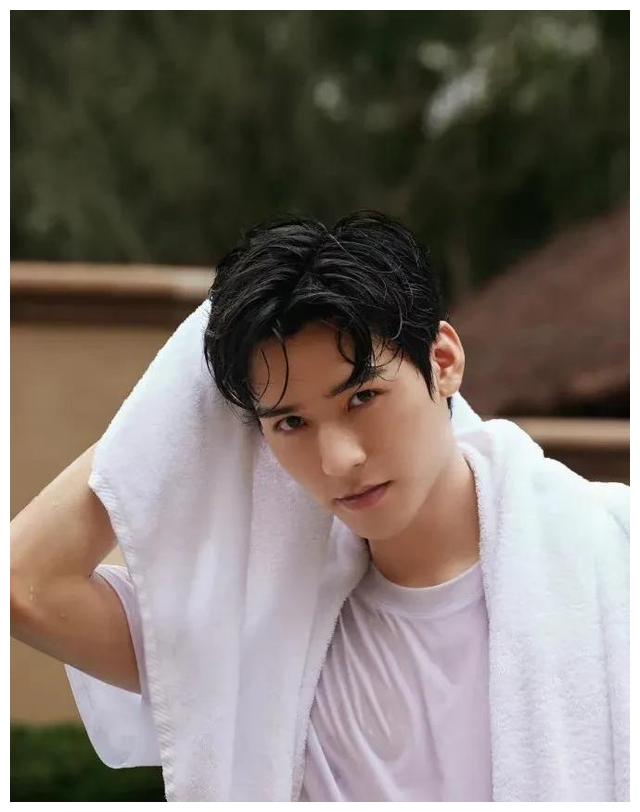 成毅|男明星湿发造型有多绝?成毅杨洋视觉盛宴,看到肖战王一博太惊艳