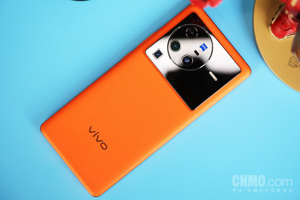 芯片|vivo X80 Pro：用蔡司四摄和V1+芯片 实现