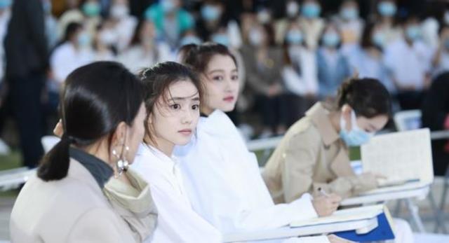 Angelababy|演技始终不过关的明星,眼神呆滞还抠图,观众缘难以拯救