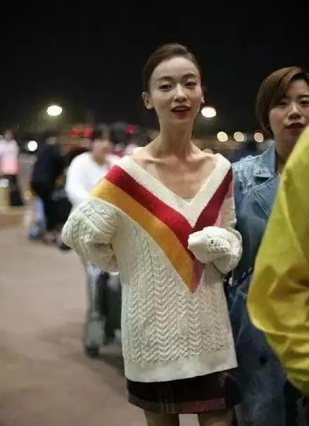 生图|镜头前美艳，真人干瘪，头大肩窄，排骨胸，这11位女星反差太大