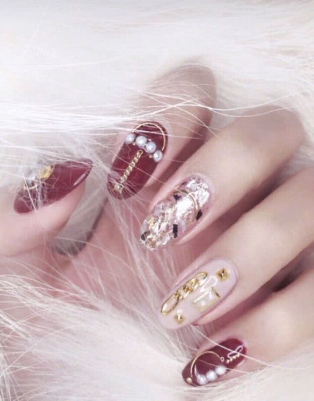 美甲 暴富显瘦、桃花、显白有气质！30款新年红色美甲范本图集