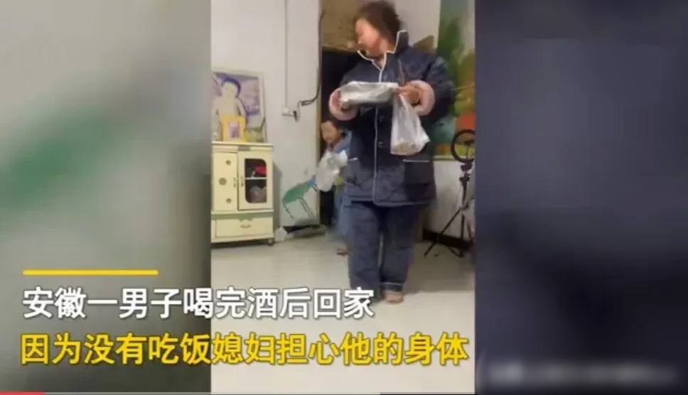 男子应酬喝多没吃饭,妻子端来热汤面嘘寒问暖:再累都值得