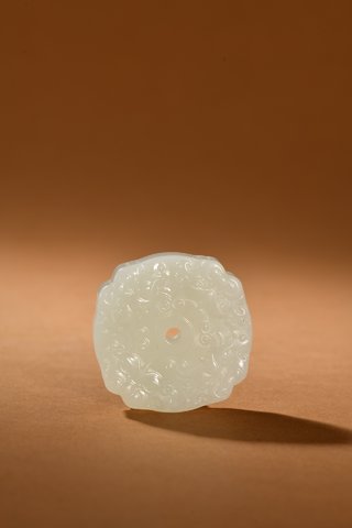 |和田玉兽面纹挂件