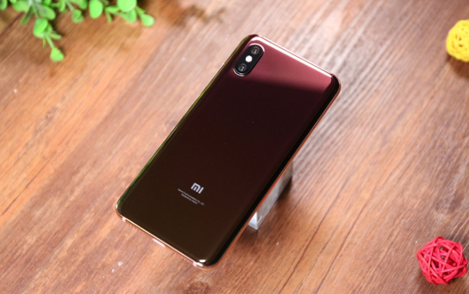 电池|小米8用了快4年了,偶尔会有些卡顿,换过800多的一块屏