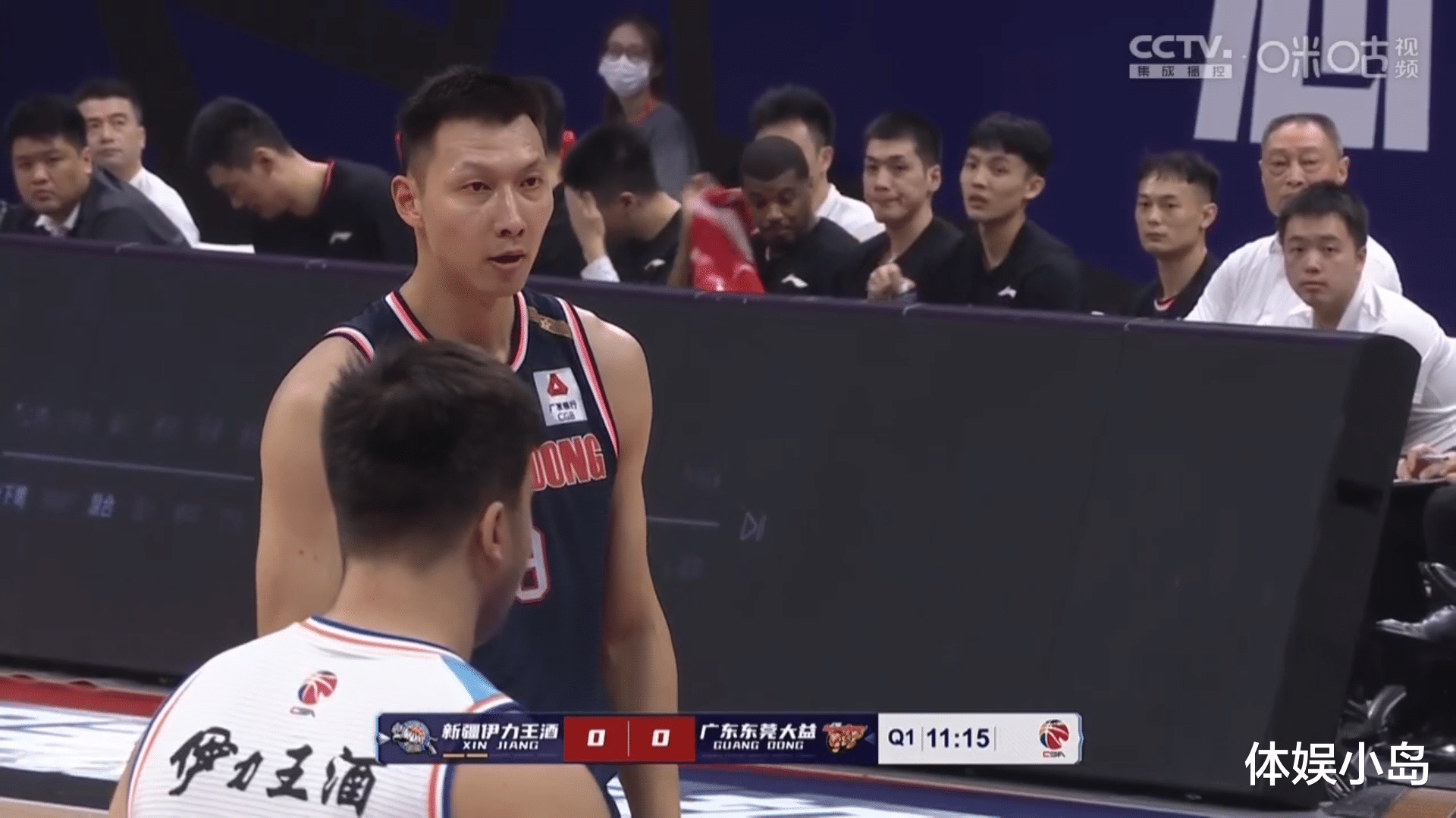 新疆男篮|新疆队反弹，阿不都10分半场领先广东，汤杰9分钟表现全能