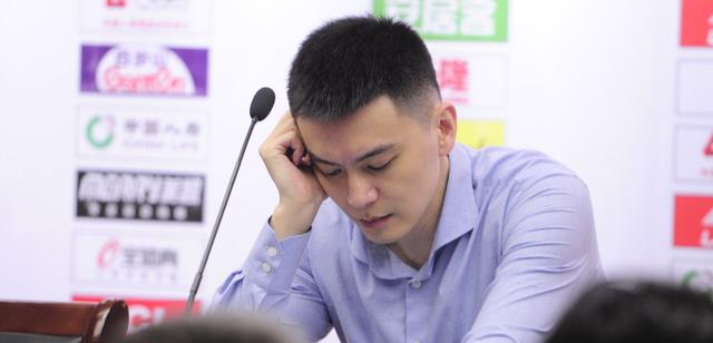 菲尔·琼斯|辽宁队最新消息！韩德君伤势不容乐观，杨鸣透露窗口期引援计划