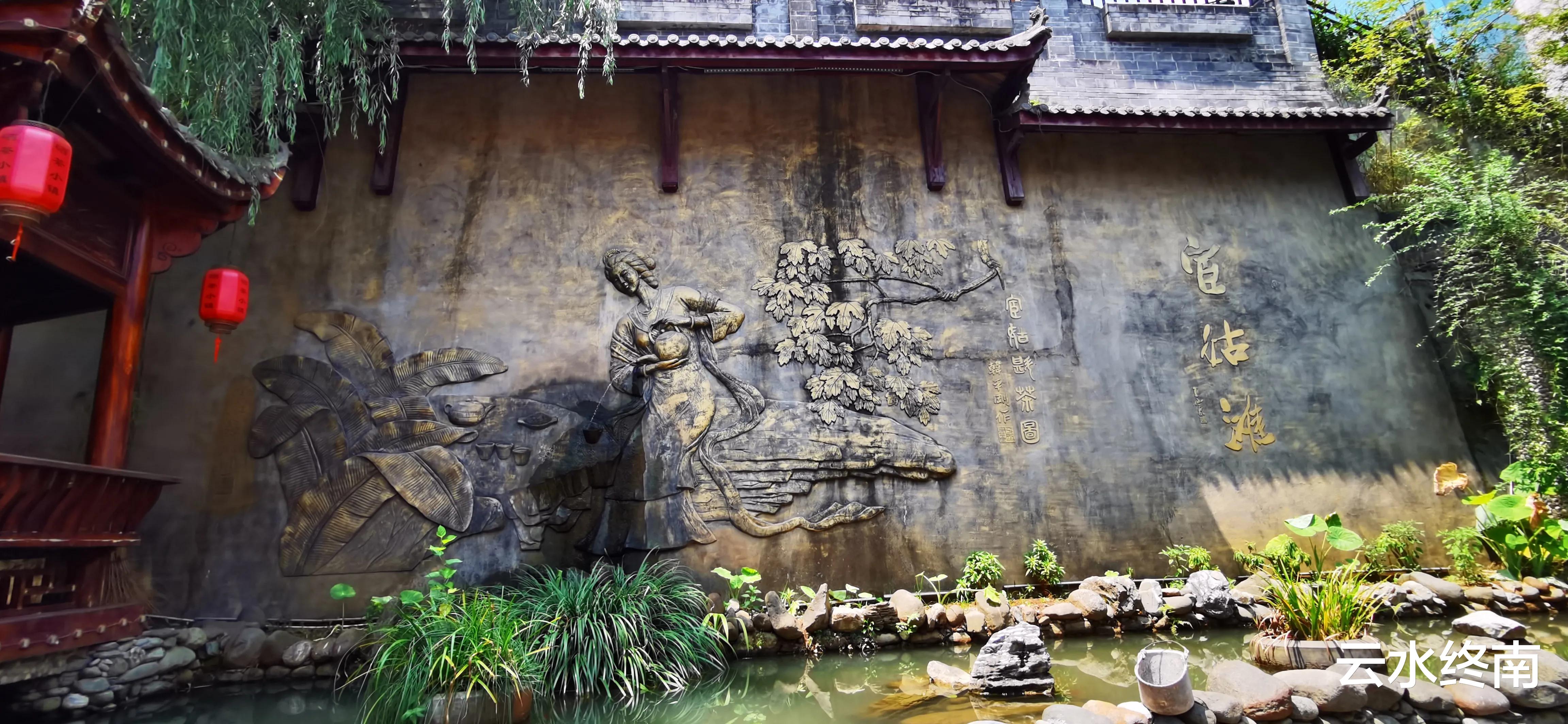 |在汉江边坐2元钱的渡船,两个小姑娘给我们付费,还请我们到茶山