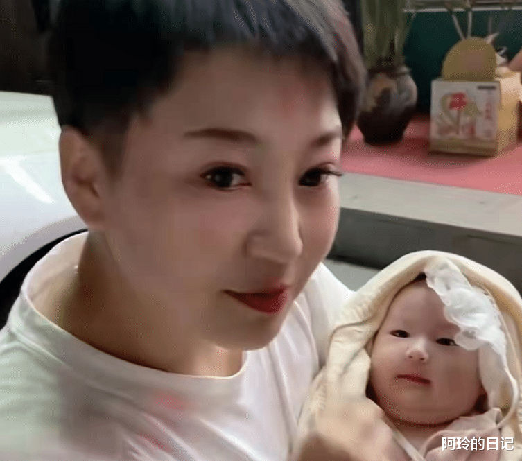 杨树林|杨树林老婆胖丫，出狱后靠卖水果维生：被曝生二胎，抱婴儿母爱满满