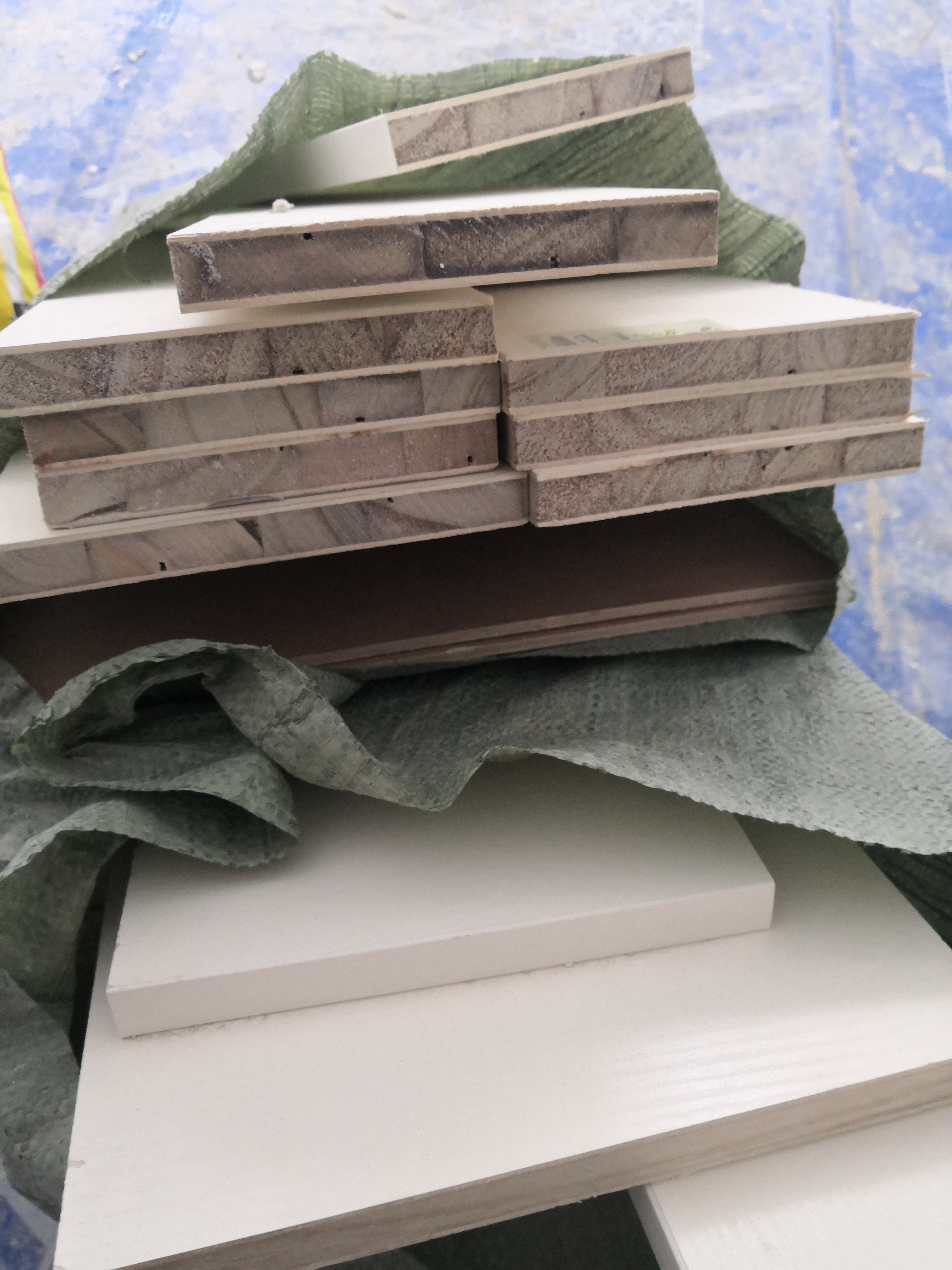 同样的板材,木工打柜子与定制柜子,哪个更划算?一文解答清楚