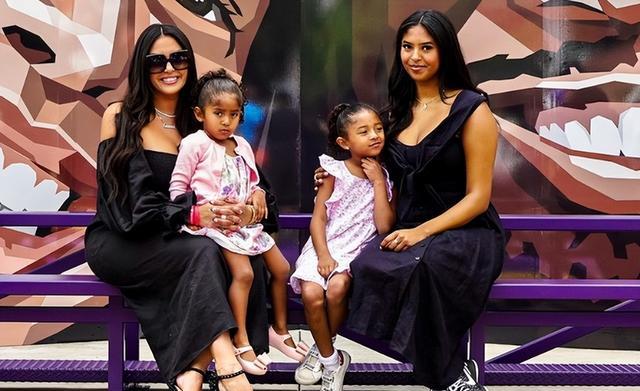 |瓦妮莎晒近照！减重效果显著，携女儿现身纪念墙，一袭黑裙显优雅